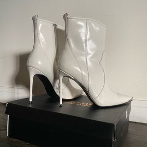 Steve MaddenxWinnie Harlow White Heel Boots SOLD